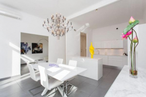 5-Star Apartment on Rue d’Antibes